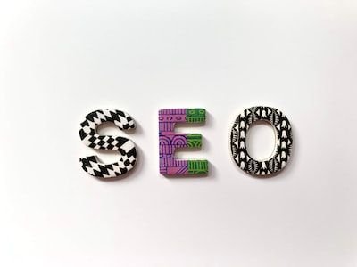 Qui contacter pour avoir des conseils en stratégie SEO ?