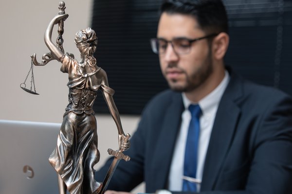 Pourquoi choisir un avocat en droit des sociétés à paris ?